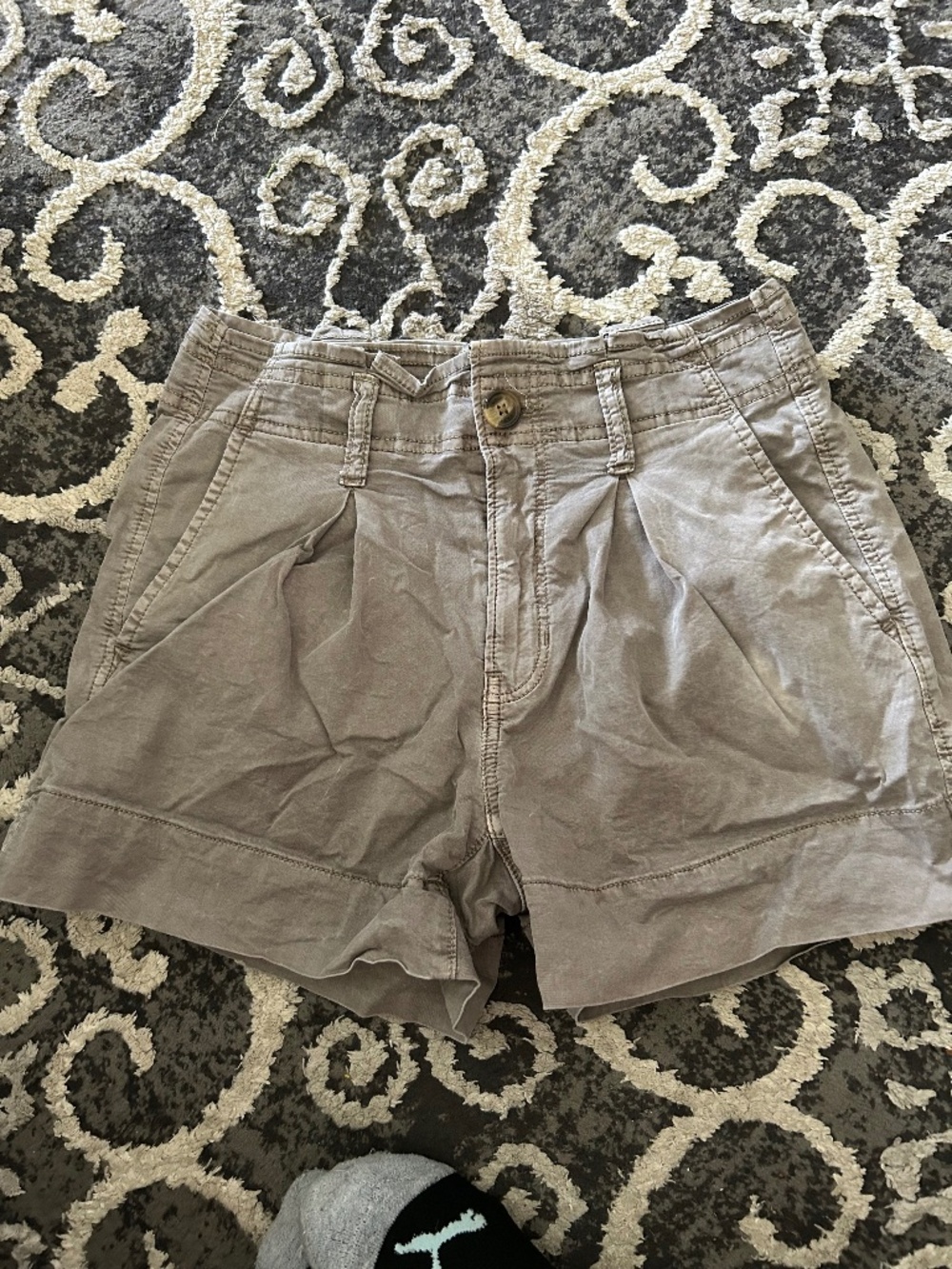 American Eagle ladies size 0 pleated shorts